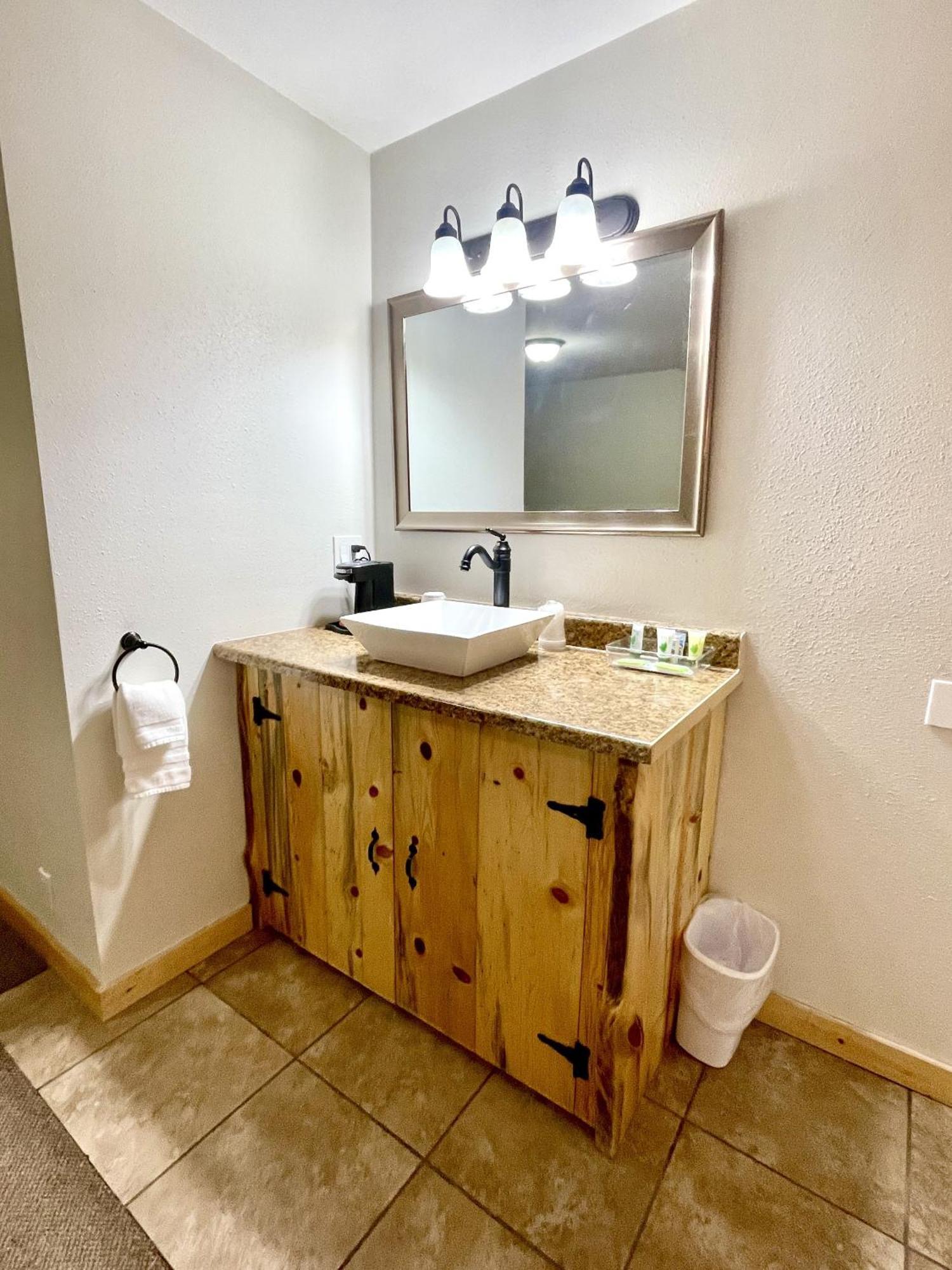 The Idaho Lodge & Rv Park Бонърс Фери Екстериор снимка
